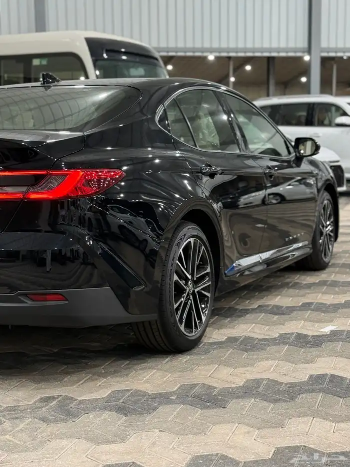 تايوتا كامري 2025 LE-HVE ( هايبرد ) اللون اسود اصفار 6