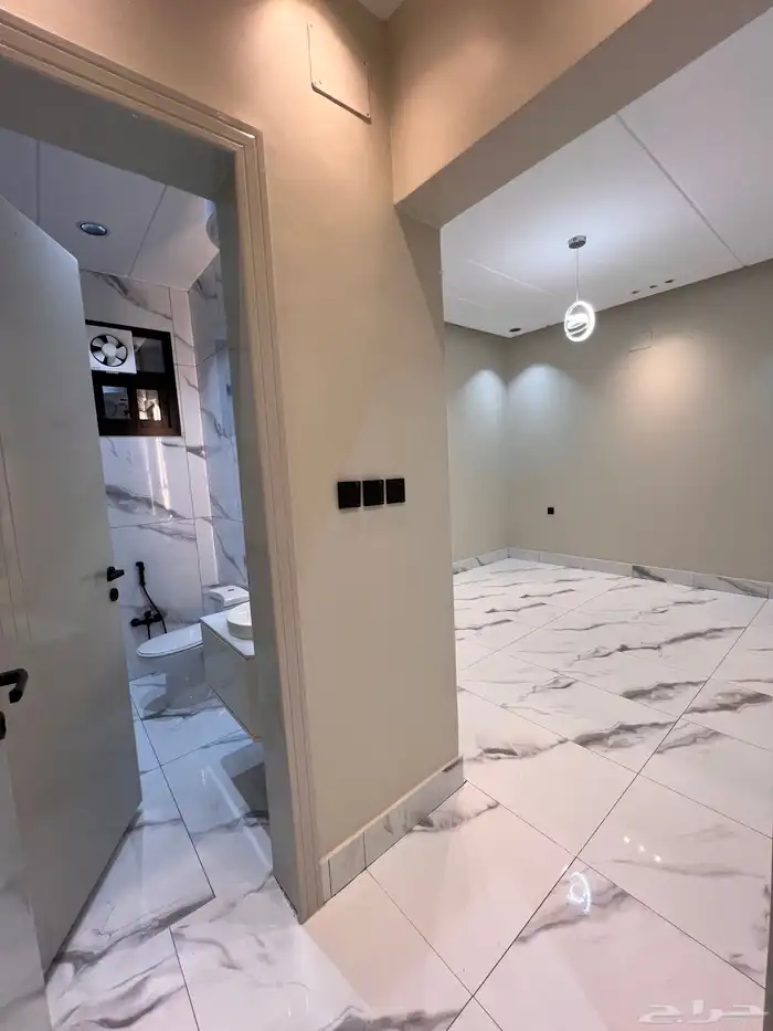 ارواف بمدخل سيارة مساحه واسعه طريق الثمانين خميس مشيط 750 32
