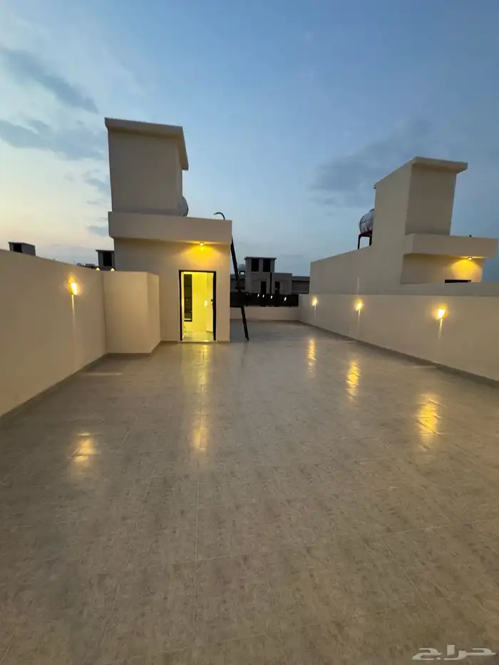 للبيع بأحد رفيده روف علوي دور ثاني مع ملحق تشطيب vip 28