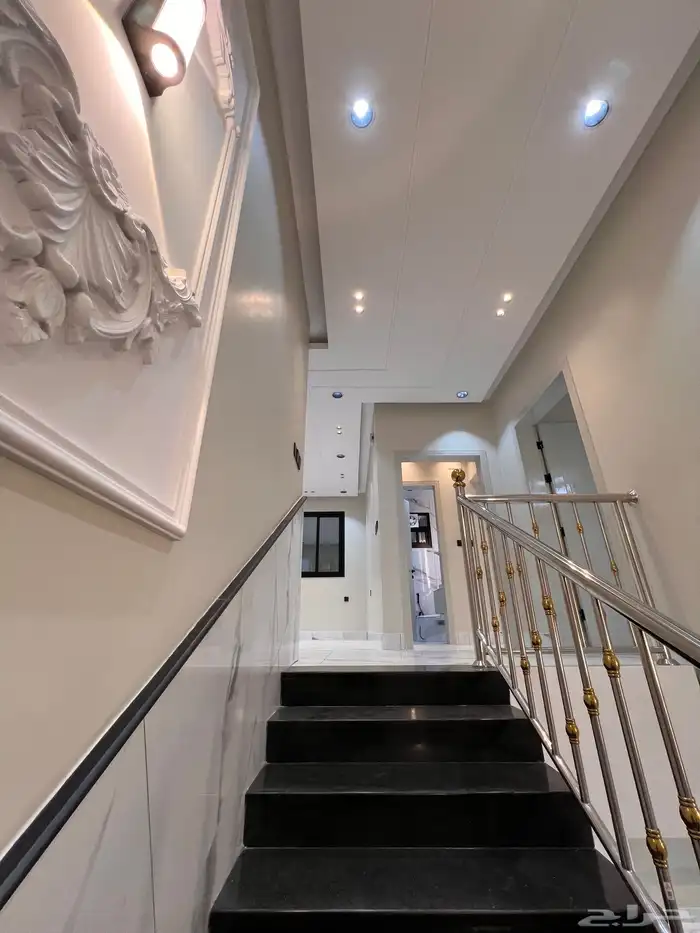 ارواف بمدخل سيارة مساحه واسعه طريق الثمانين خميس مشيط 750 25