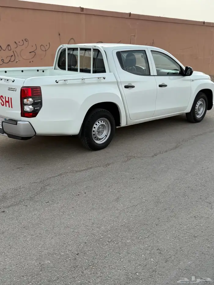 للبيع ميتسوبيشي مخزن غمازتين L200 4
