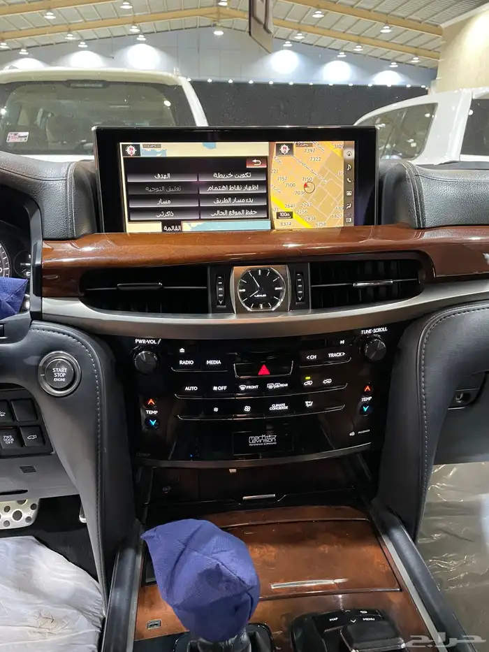 للبيع لكزس LX570 بلاك اديشن 2021 خليجي عداد 143 الف 19