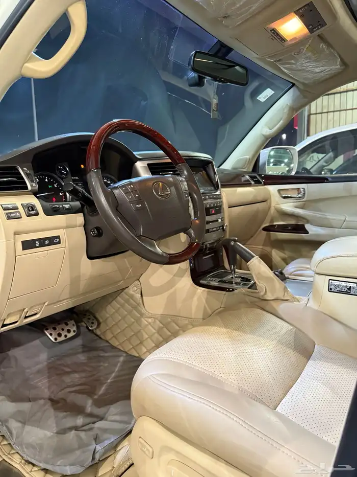 جيب لكزس 2015 LX570 فل كامل 5