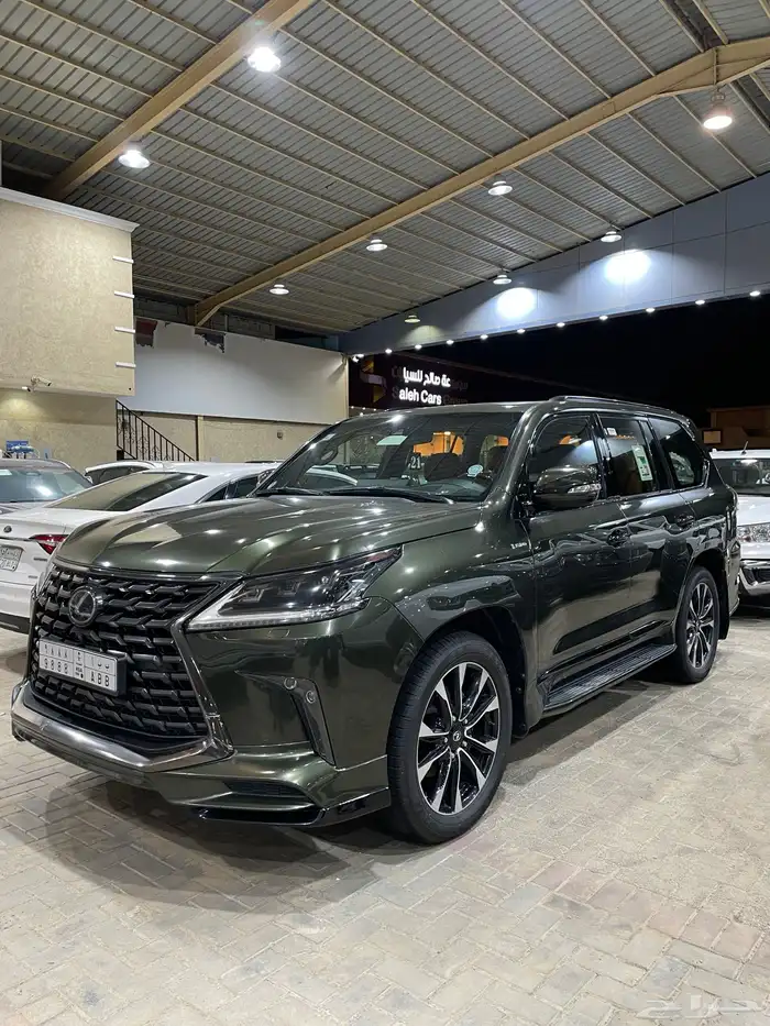 للبيع لكزس LX570 بلاك اديشن 2021 خليجي عداد 143 الف 1