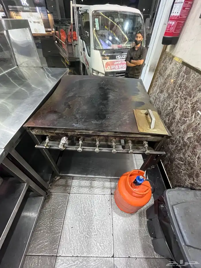 فرصه اغراض مطعم متكامله للبيع بسعر مغري 20
