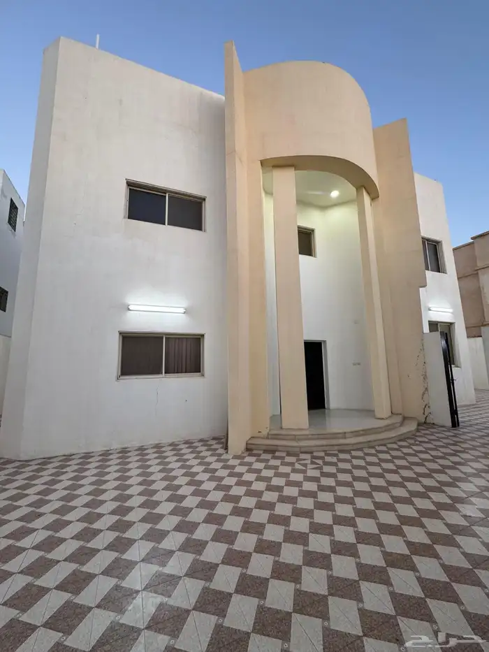 للبيع فيلا دورين درج داخلي تصميم جميل في المنتزه الشرقي 2