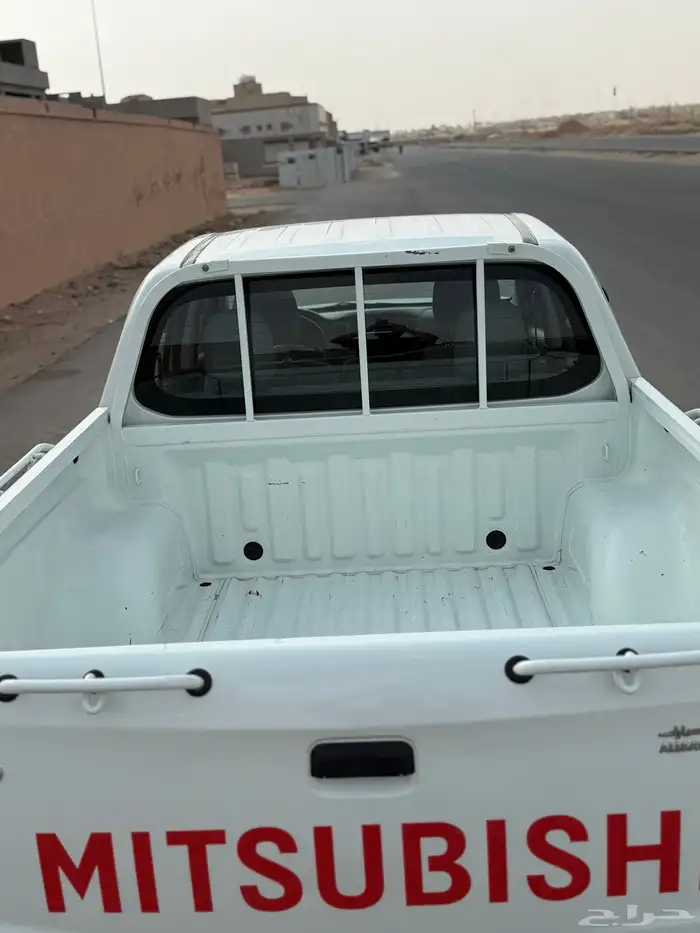 للبيع ميتسوبيشي مخزن غمازتين L200 7