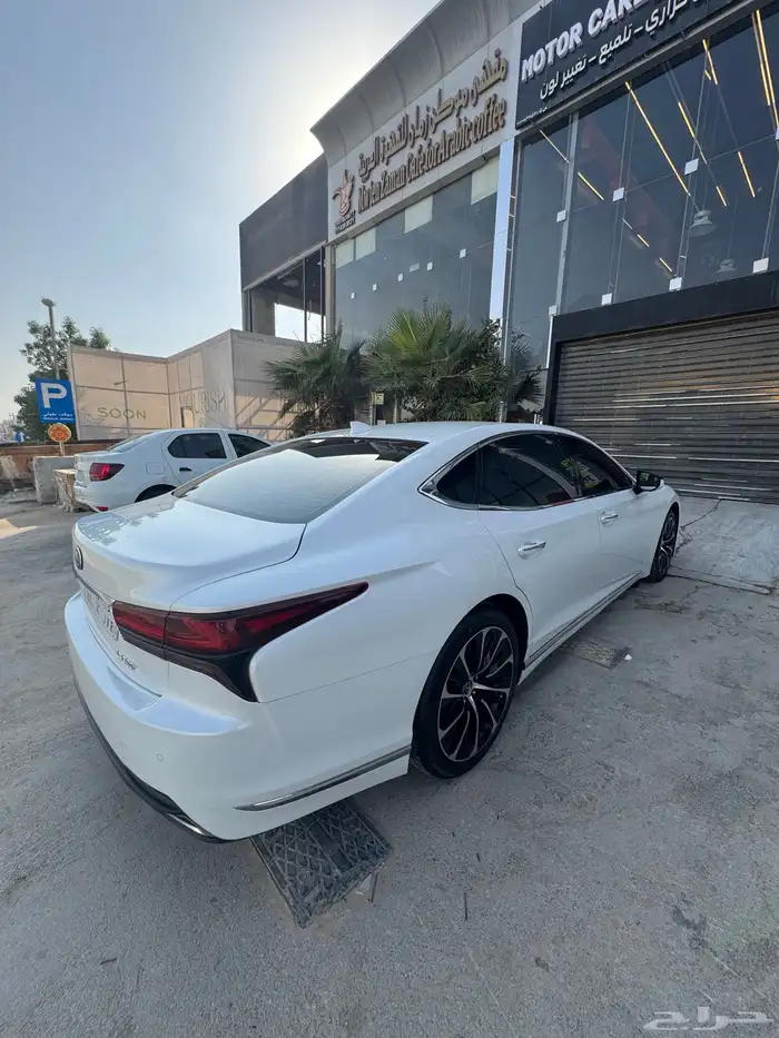 لكزس 2021 500 LS نظيف 5