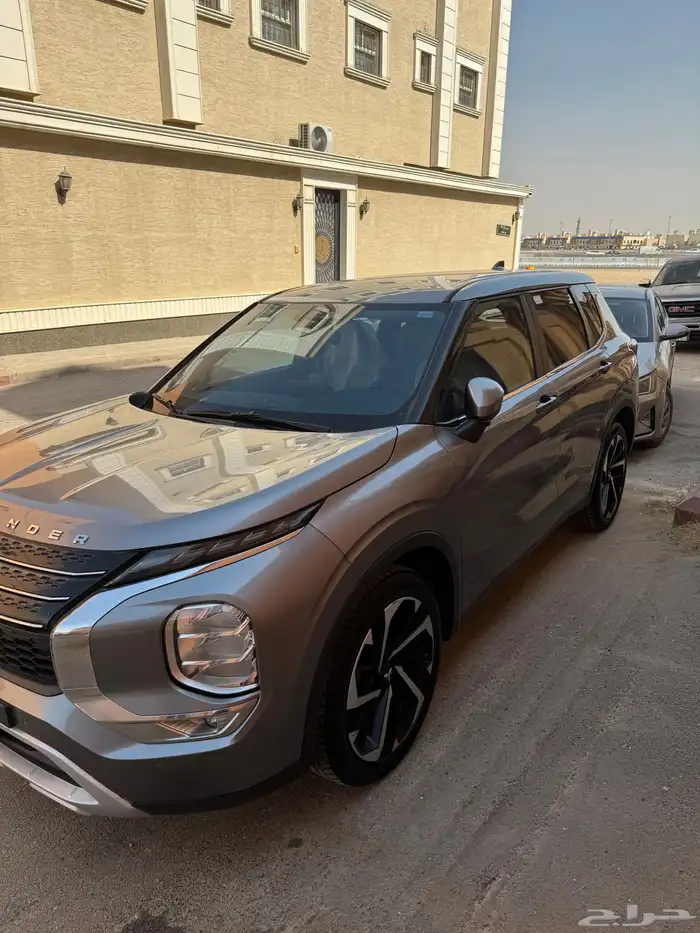 اوتلاندر 2023 2