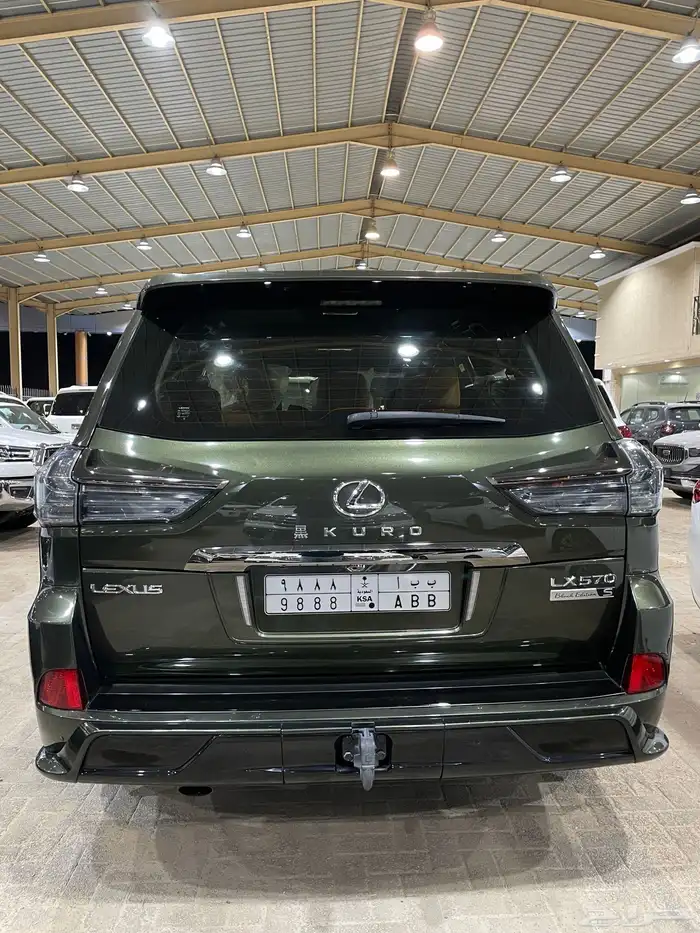 للبيع لكزس LX570 بلاك اديشن 2021 خليجي عداد 143 الف 7