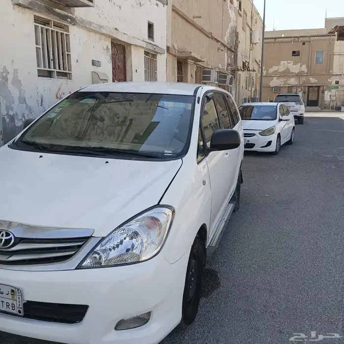 Toyota innova 2010 model 1