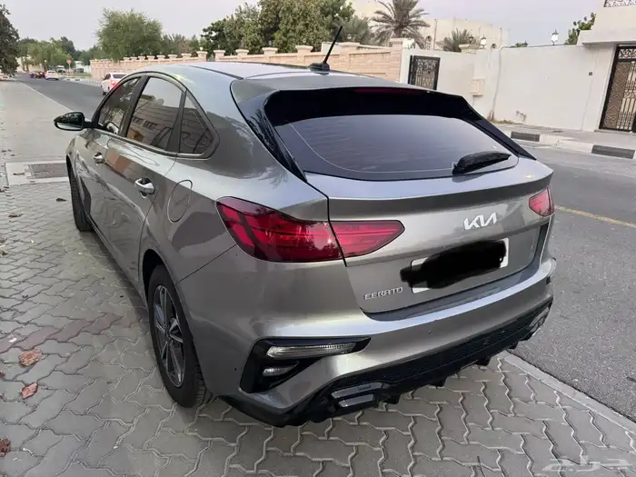 كيا سيراتو هاتشباك موديل 2022 خليجي موجودة بدبي 8