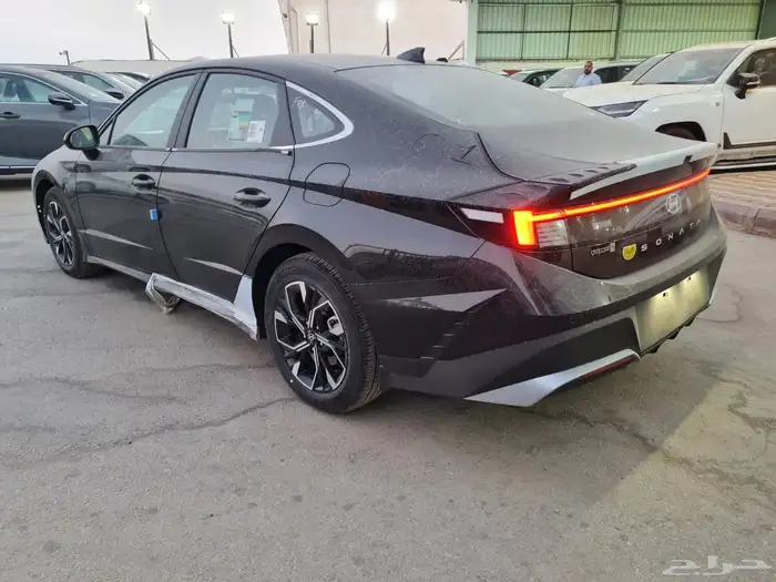 سوناتا ستاندر اسود لماع 2026 4