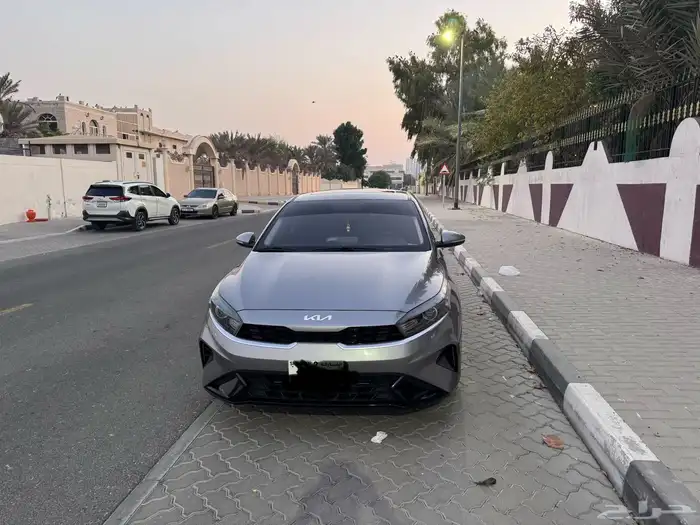 كيا سيراتو هاتشباك موديل 2022 خليجي موجودة بدبي 3