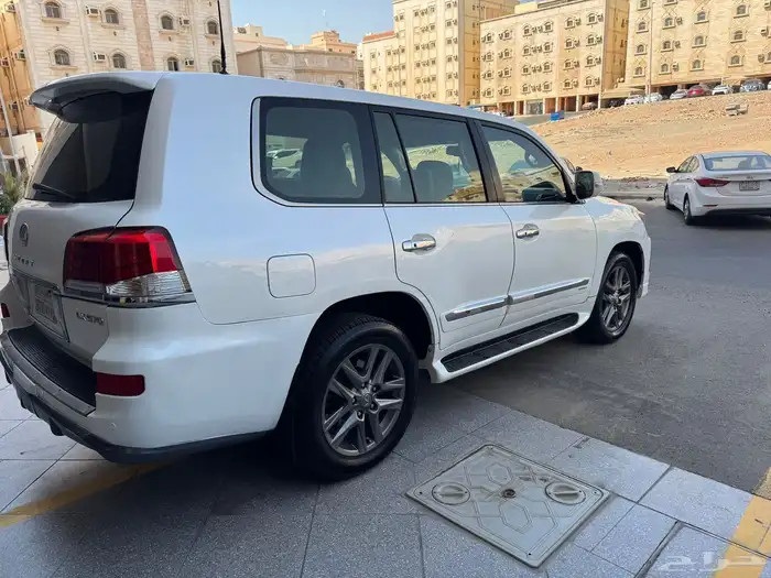 لكزس 2013 LX570 فل سعودي DD 8