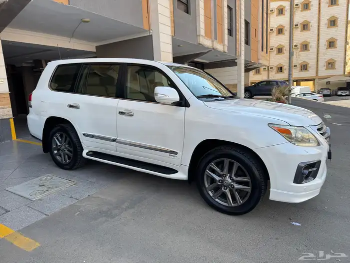 لكزس 2013 LX570 فل سعودي DD 2