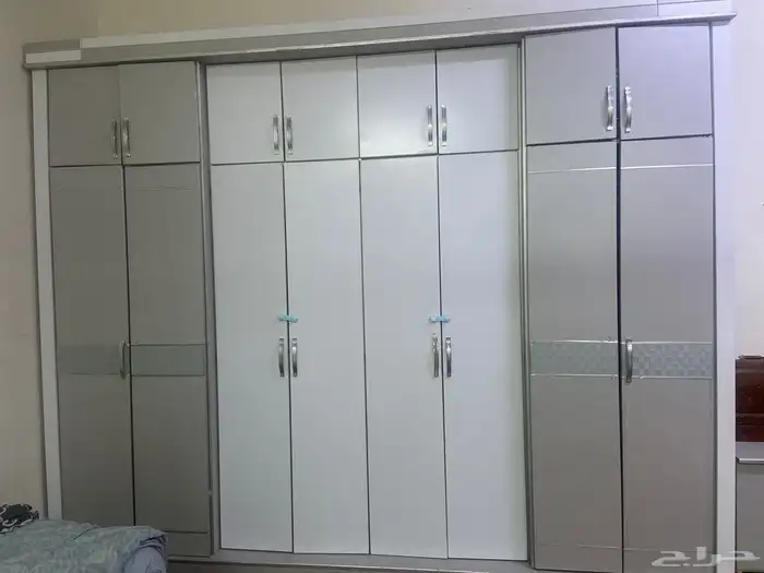 للبيع غرفة نوم و ثلاث قطع كنب 1