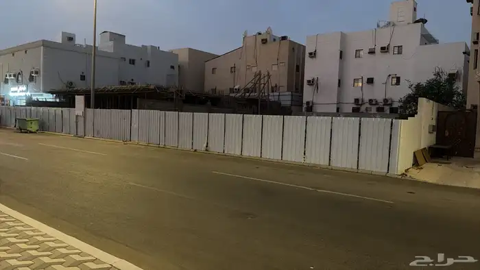 ارض للايجار شارع تجاري بعرض 32 مساحة 500 0