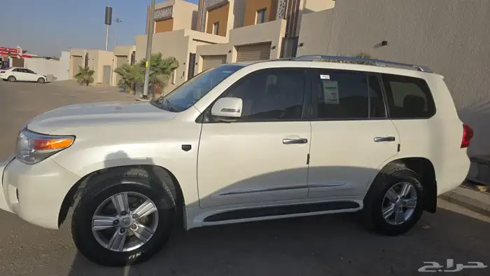 لاندكروزر صالون 1