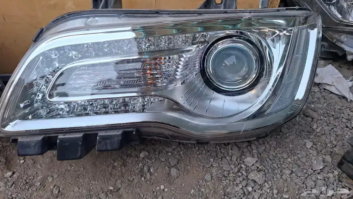 شمعات امامي كرايزلر c300 موديل2015 الى 2019 يمين يسار وكاله 1