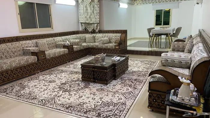 كنب ل البيع خشب 2