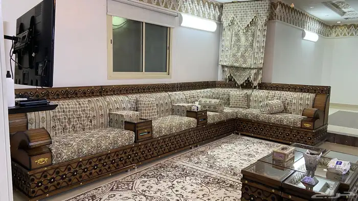 كنب ل البيع خشب 1