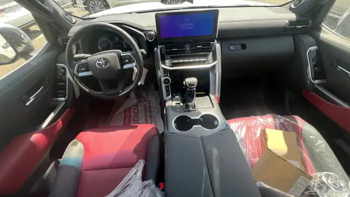 لاندكروزر VX-R فل كامل 2025 ب376.100 شامل الضريبة 4