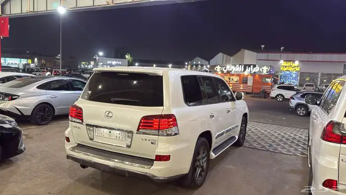 جيب لكزس 2015 LX570 فل كامل 20