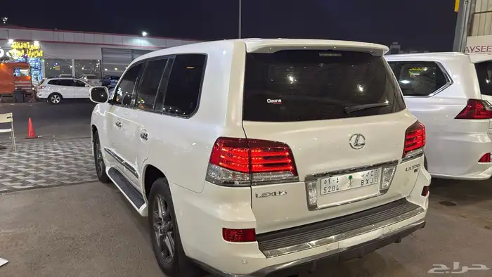 جيب لكزس 2015 LX570 فل كامل 17