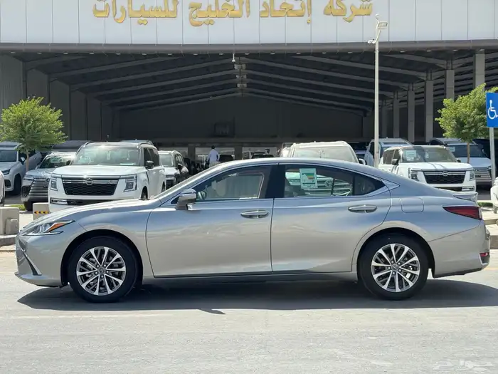 لكزس 2025 بريمي ES350 AA كاش واقساط 3