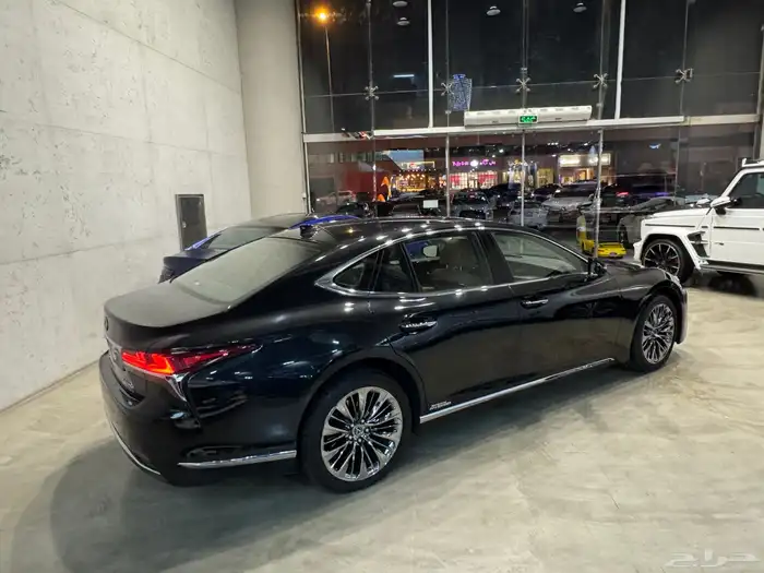 لكزس LS500h موديل 2018م (وارد سعودي) 6