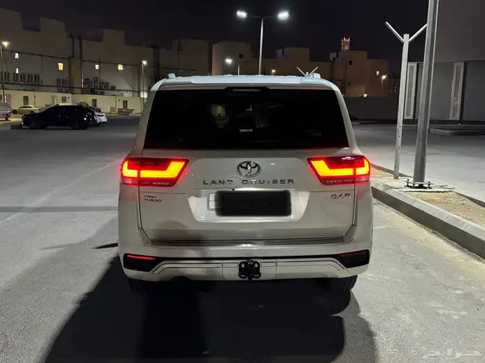لاندكروزر 2023 8