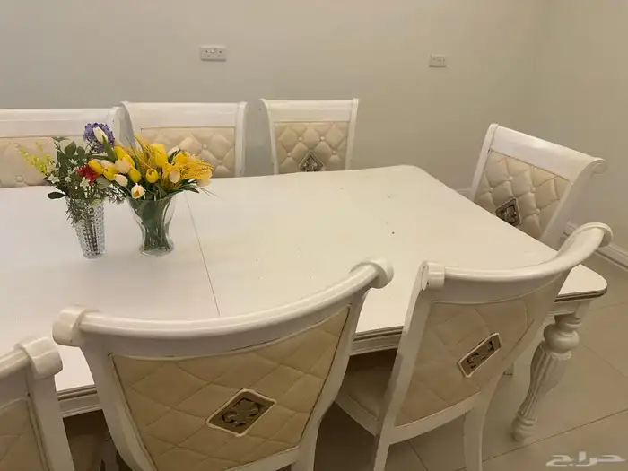 طاولة طعام من 8 كراسي مع فوترينا 5