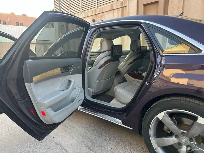 اودي Audi A8 مخزن 2012 17