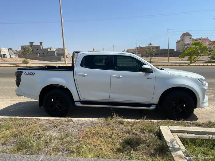 ايسوزو ديماكس 2023 12