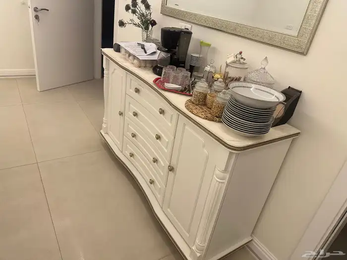 طاولة طعام من 8 كراسي مع فوترينا 1