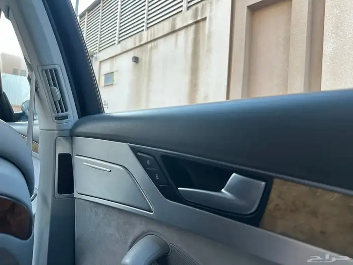 اودي Audi A8 مخزن 2012 27