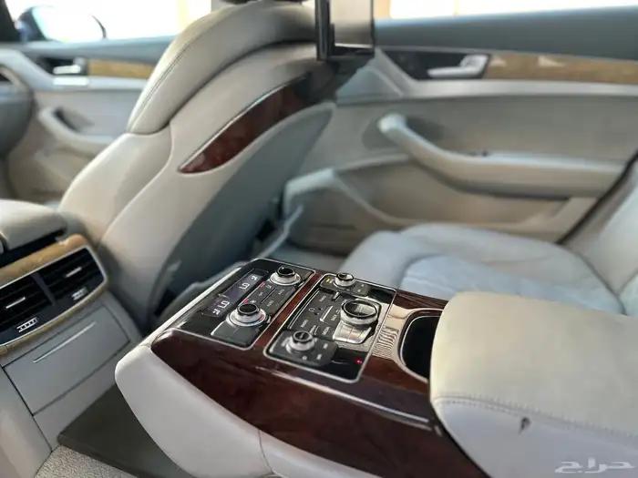 اودي Audi A8 مخزن 2012 21