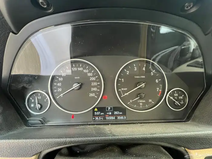 2015 BMW 320i 11