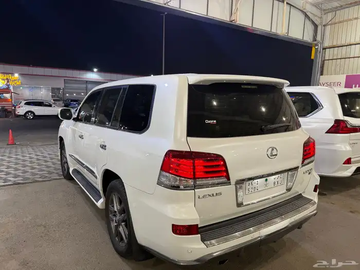 جيب لكزس 2015 LX570 فل كامل 16