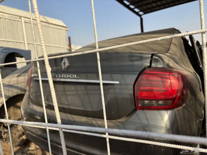 تشليح قطع غيار مستخدم جميع أنواع الرينو 17