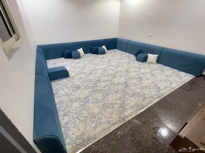 فرشة مع مجلس 0