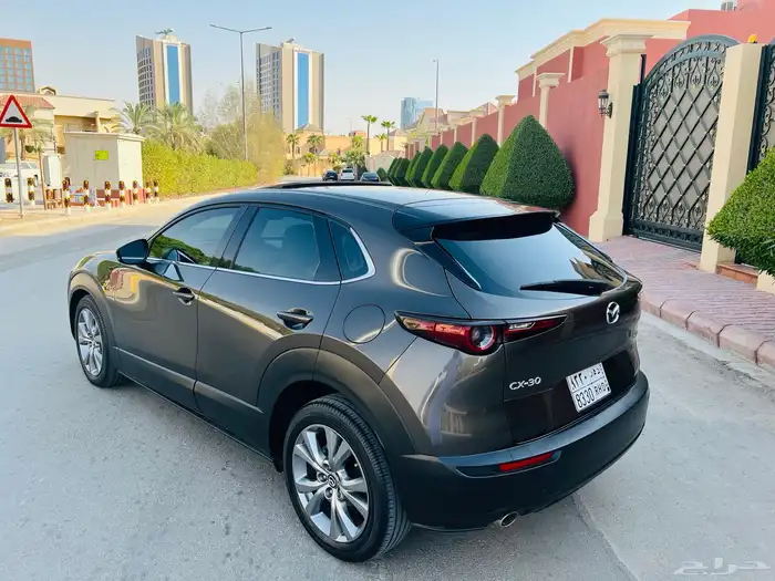مازدا CX30 موديل 2021 نص فل شاشه كبيره 25