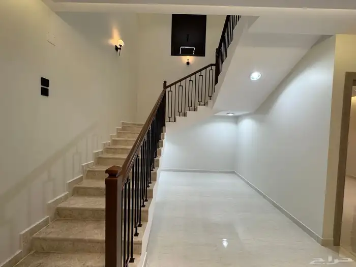 للبيع بأحد رفيده روف علوي دور ثاني مع ملحق تشطيب vip 18