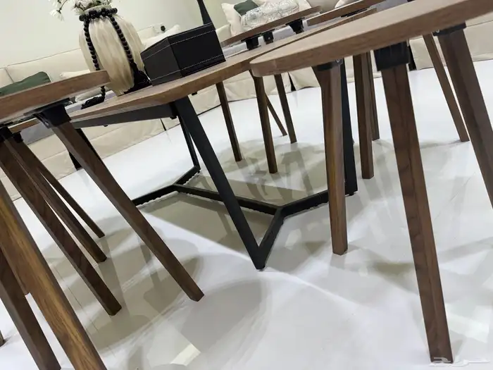 طاولات اخت الجديده نظيفه جدا 1