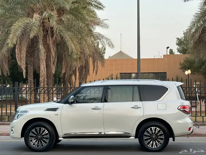 نيسان باترول موديل 2014 سعودي بلاتينيوم فل كامل V8 8