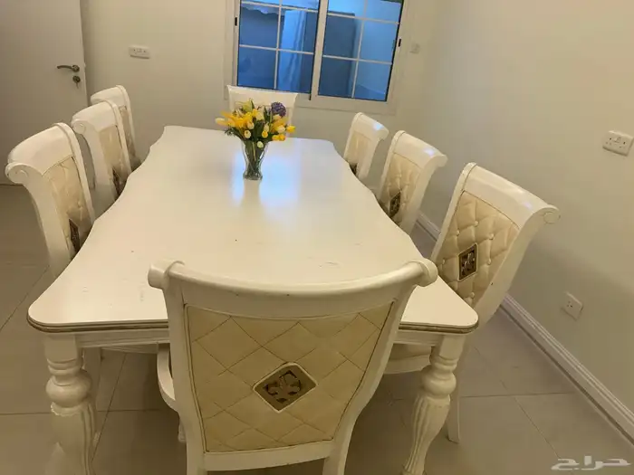 طاولة طعام من 8 كراسي مع فوترينا 3