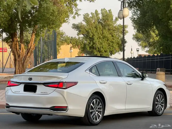لكزس-ES300h-2023(ممشي86الف) 9