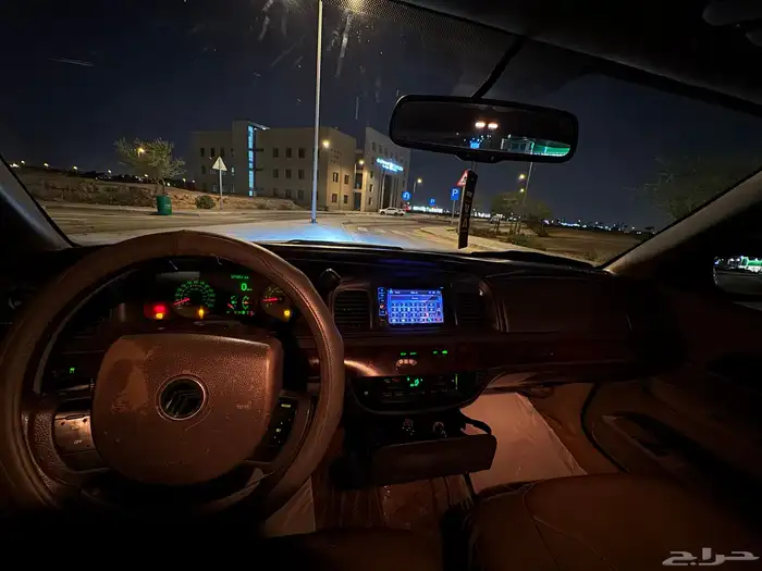 فورد جراند ماركيز 2010 مستعملة مع اللوحة المميزة للبيع 8