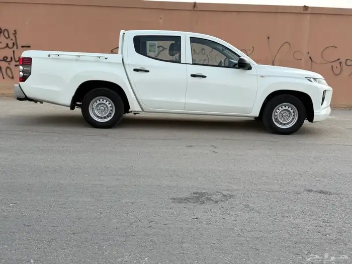 للبيع ميتسوبيشي مخزن غمازتين L200 3